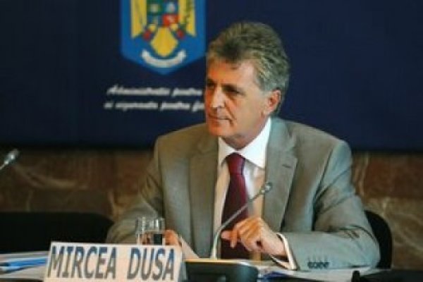 Ministrul de Interne, prefecţilor: Luaţi măsuri ca toate căile de acces spre secţiile de votare să fie deszăpezite